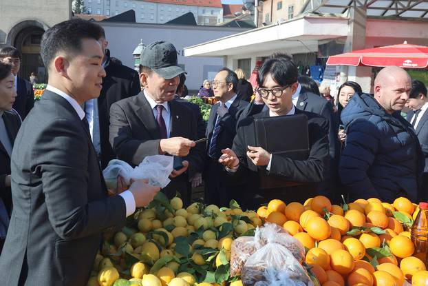 Zagreb: Kim Jin-pyo obišao centar grada i kupio kapu i limune