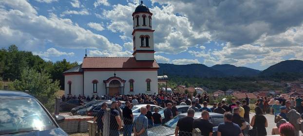 FOTO TUGA U KOTOR VAROŠU Pokopali Draganu (34) koja je poginula u buktinji kod Omiša