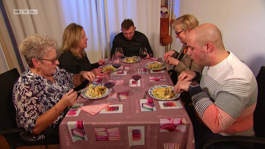 Adrian tvrdi da je našao krvavo meso u 'Večeri za 5', a gledatelji opleli po njemu: 'Ma kakva laž!'