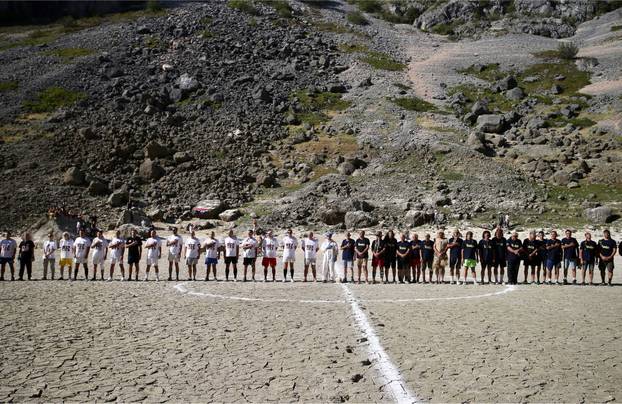 ARHIVA: Utakmica na dnu isušenog Modrog jezera koje danas doseže rekordan vodostaj