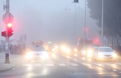 HAK: Magla smanjuje vidljivost na cestama u unutrašnjosti