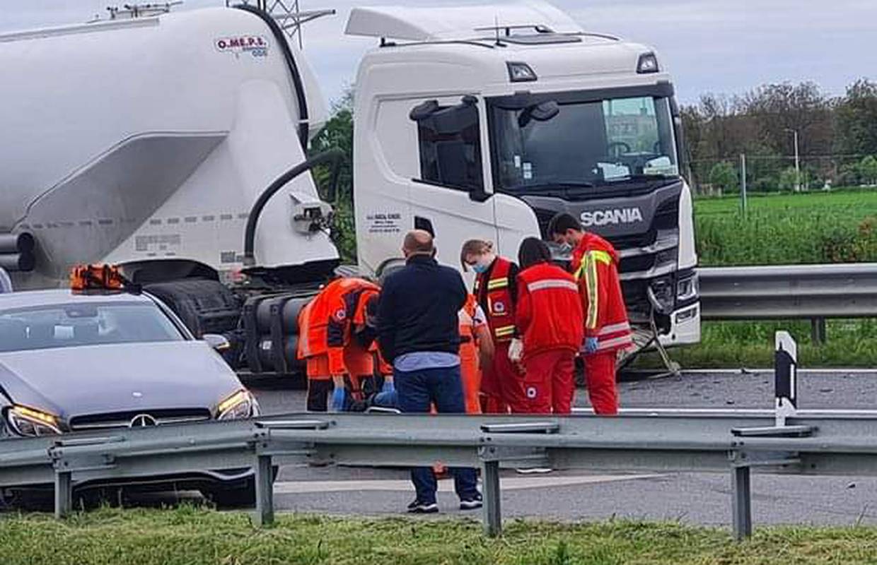 Sudar dva auta i kamiona u Osijeku, jedan ozlijeđeni