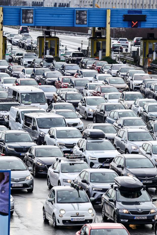 Početak skijaškog tjedna i kraj blagdana uzrok je gužve na graničnom prijelazu Bregana
