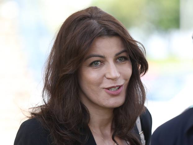 FOTO Ofarbali smo političarke! Pogledajte Kolindu kao crnku, a tek Mirelu Holy kao plavušu...