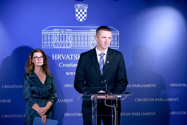 Zagreb: Ivan Penava predstavio je Vlatku Vukelić kao novu članicu Domovinskog pokreta