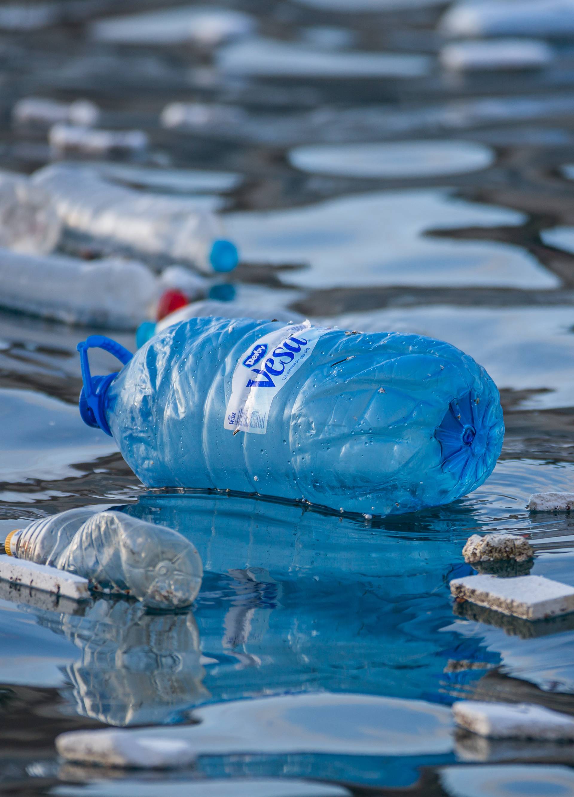 Za plastiku koja zagađuje naš planet odgovorna šačica tvrtki