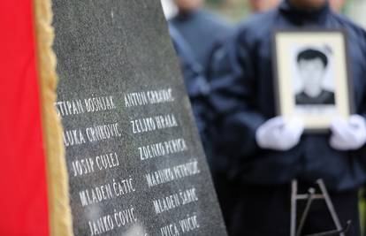 Obljetnica masakra u Borovu selu: Položili cvijeće i svijeće