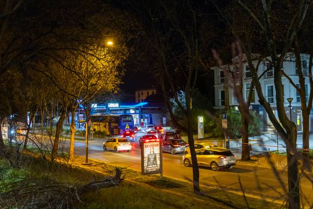 Pula: Automobili na benzinskim pumpama uoči sutrašnjeg poskupljenja benzina