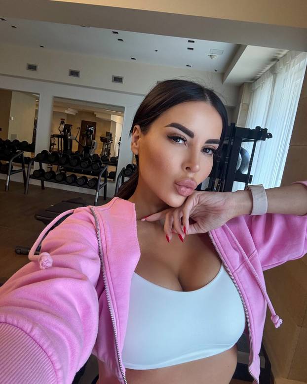 FOTO Zavela i Tottija i Mbappea. Sad mami poglede na terenima