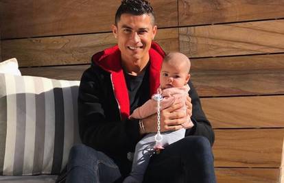Ponosni otac: Ronaldo pokazao preslatku kćerkicu Evu Mariju