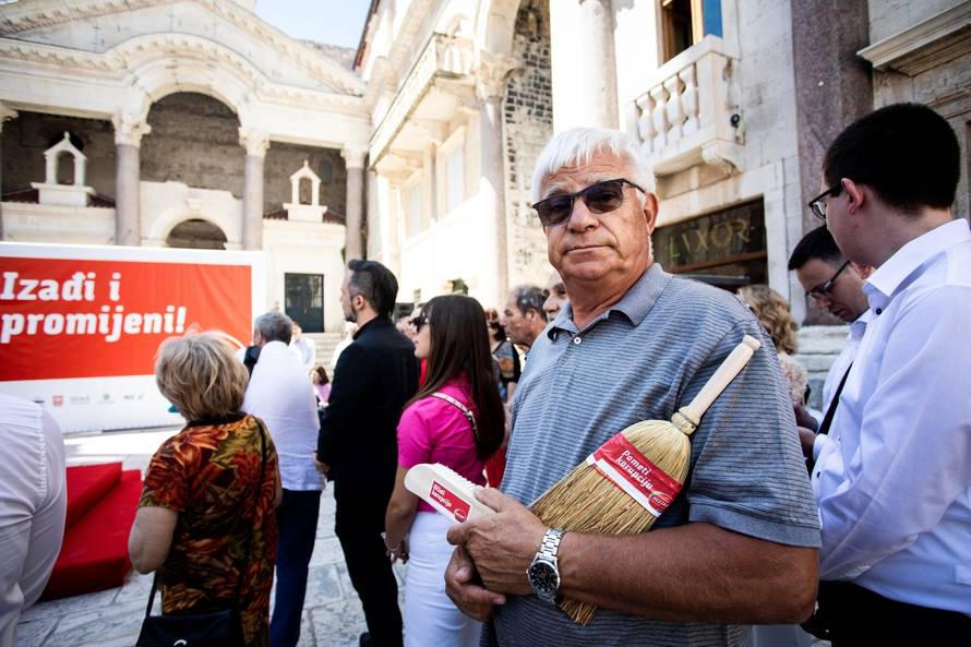 Predstavljanje kandidata s liste Restart koalicije u X. izbornoj jedinici