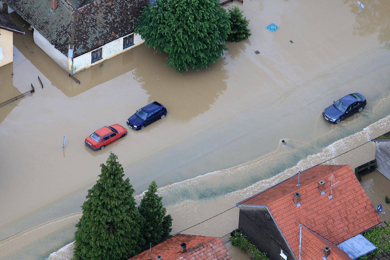 Osma godišnjica katastrofalne poplave u Gunji - Pogled iz zraka