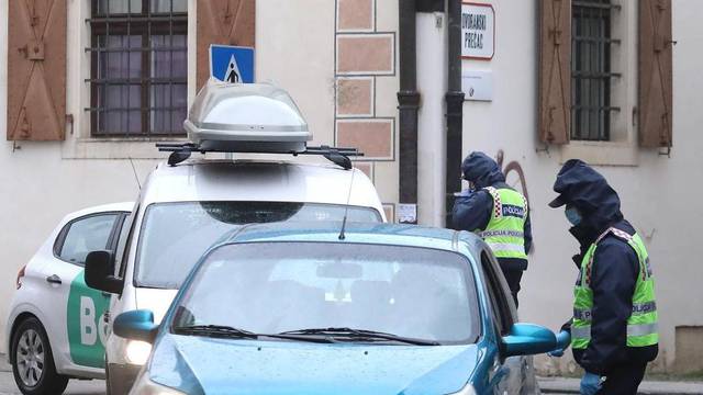 Zagreb: Policijska kontrola vozila pri ulasku na područje Markovog trgka