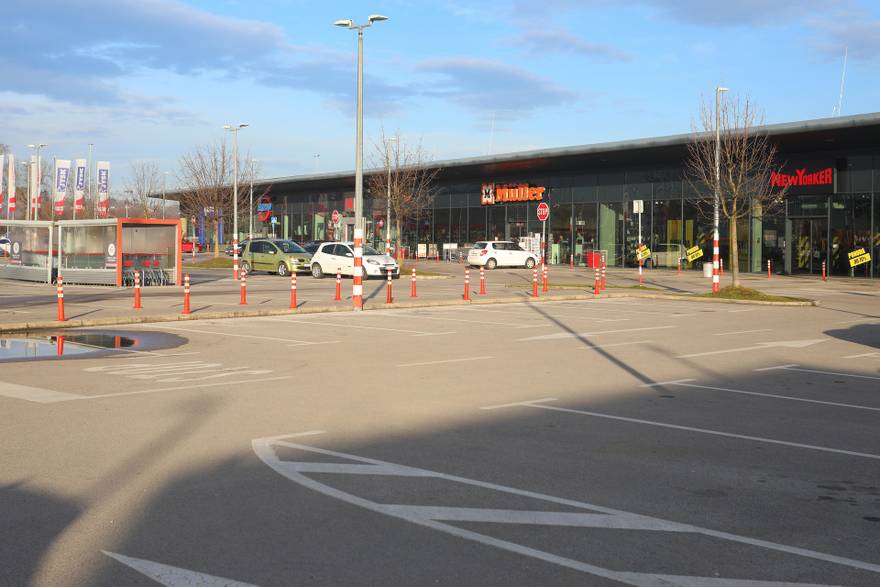 Karlovac: Počeo veliki bojkot svih trgovina