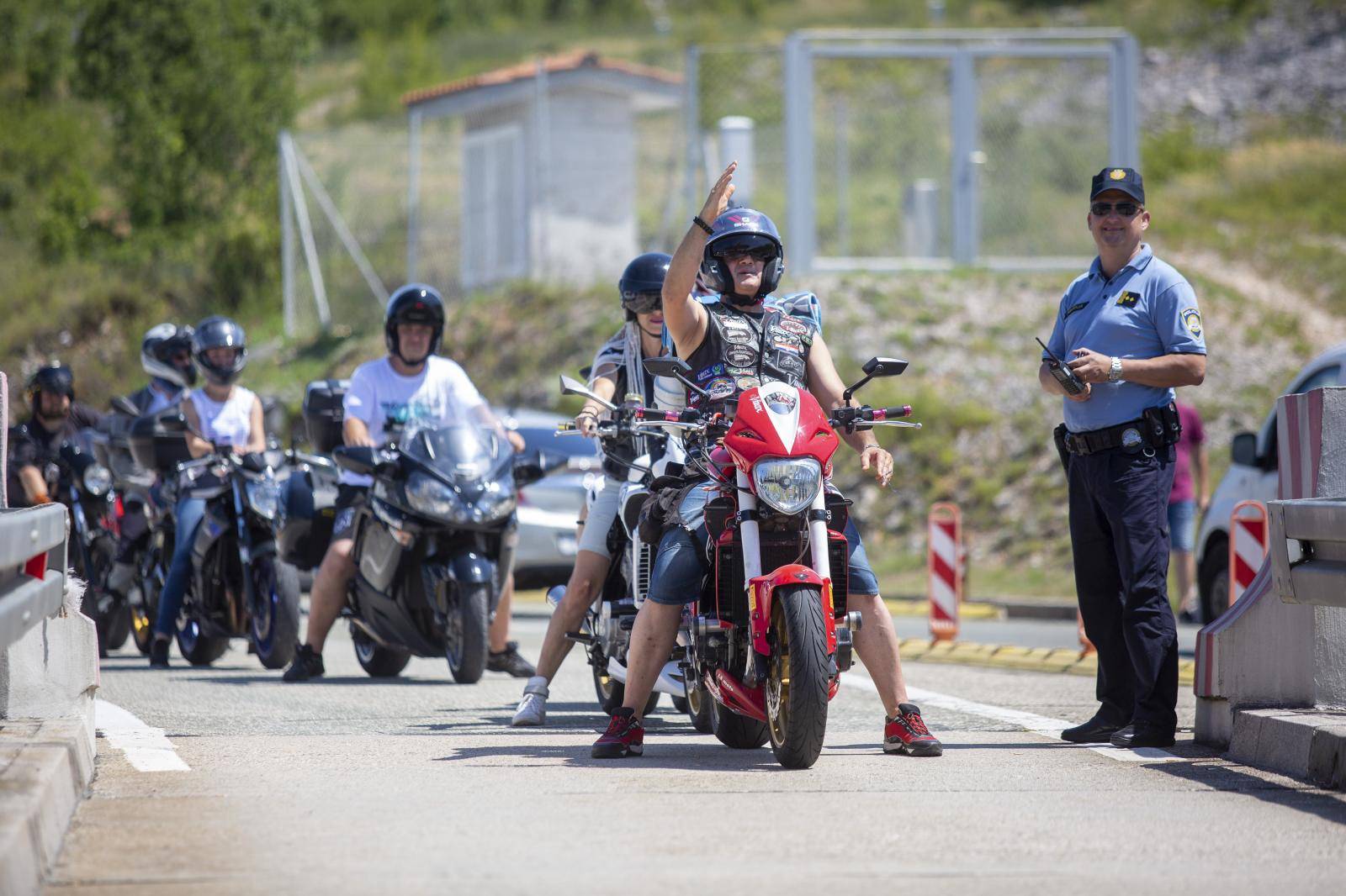 'Koliko je mostarina? Evo vam kovanice po 10 lipa, nema frke'