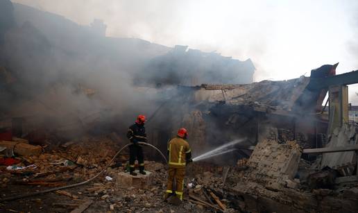 U ruskom napadu dronovima u kijevskoj regiji poginulo troje djece i &zcaron;ena