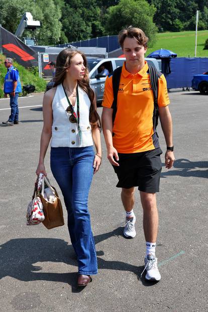 FOTO One vole brze i žestoke, te život u luksuzu: Ove ljepotice su bolje polovice vozača Formule 1