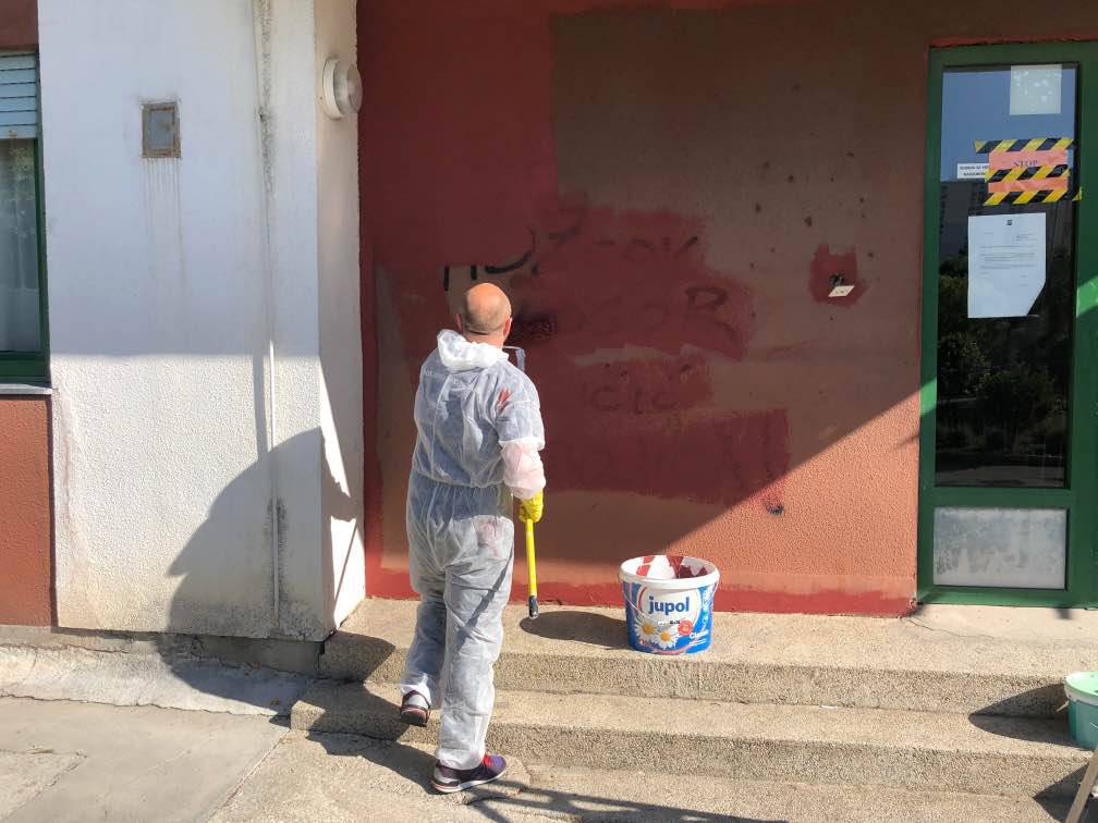 Osvanuo grafit šefu Doma za starije u Splitu: 'HDZ-ov logor'