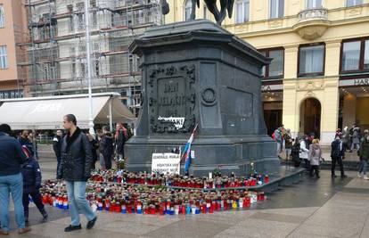 Pokidali Praljkov plakat na zagrebačkom glavnom trgu