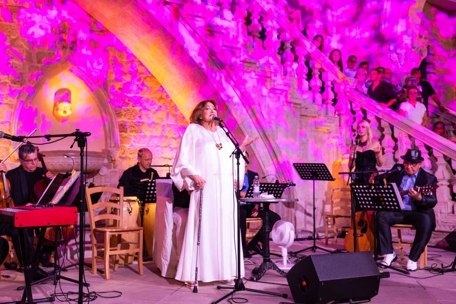 Prvi dubrovački oproštajni koncert Tereze Kesovije