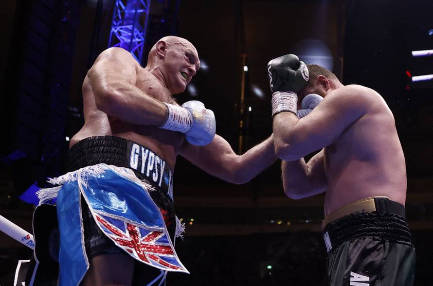 Tyson Fury v Arslanbek Makhmudov