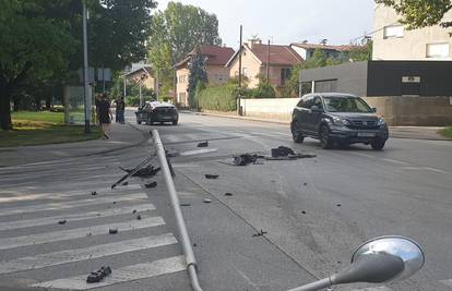 Zagreb: Autom je udario u stup