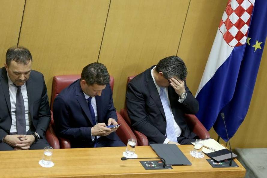 Pala Vlada: Oreškoviću sa 125 glasova izglasali nepovjerenje