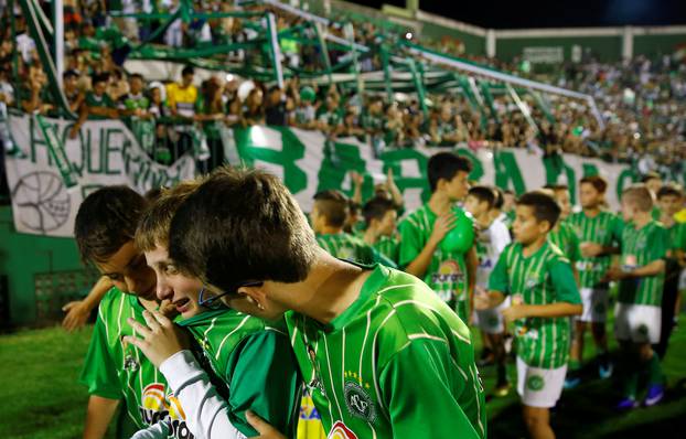 Youth players of Chapecoense soccer club pay tribute to Chapecoense
