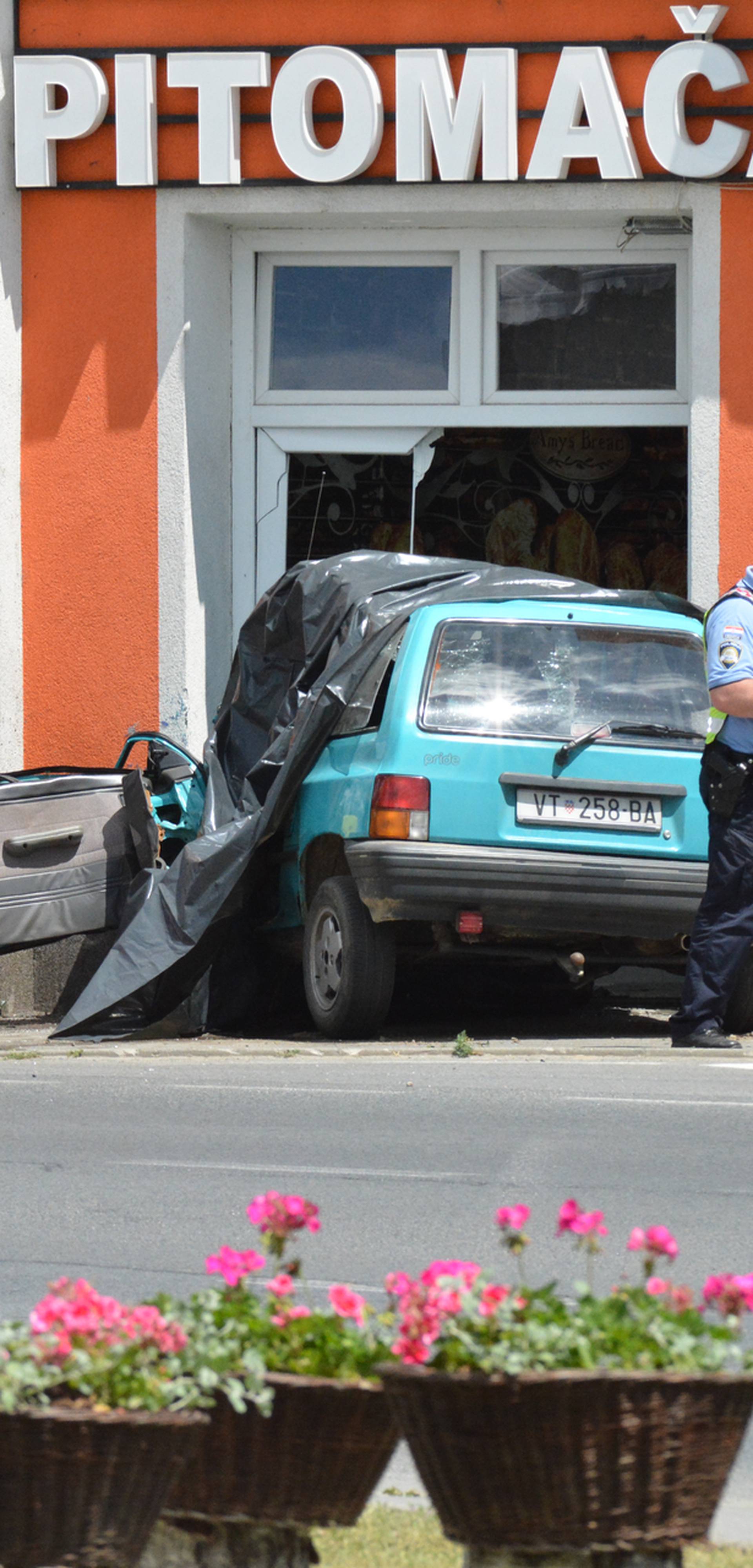 Bizarna nesreća u Pitomači: Zabio se u pekarnicu i poginuo