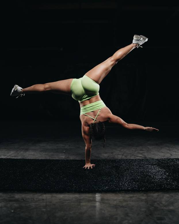 FOTO Ni ozljeda ju nije pokolebala: Danas je jedna od najpoznatijih fitness influencera