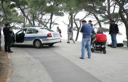 Iz bolnice izašla beba koju je manijak bacio iz kolica