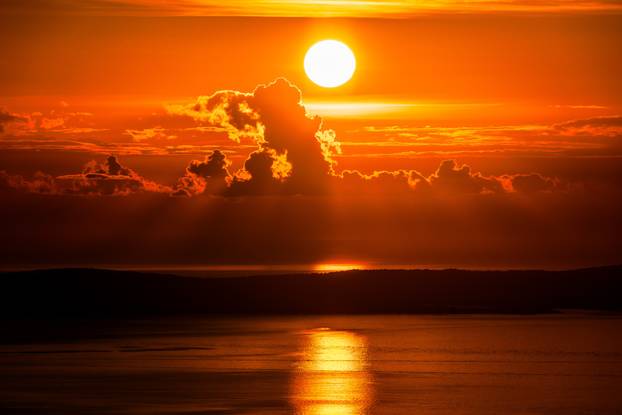 Pogled na zalazak sunca i Split