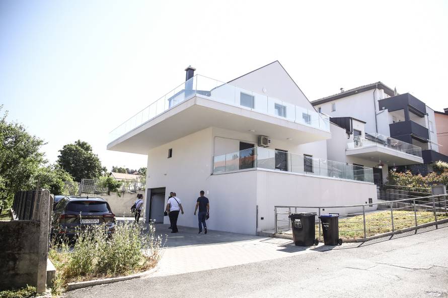 Zagreb: Policijski očevid još uvijek traje gdje su sinoć u ulici Črna voda ubijeni muškarac i žena