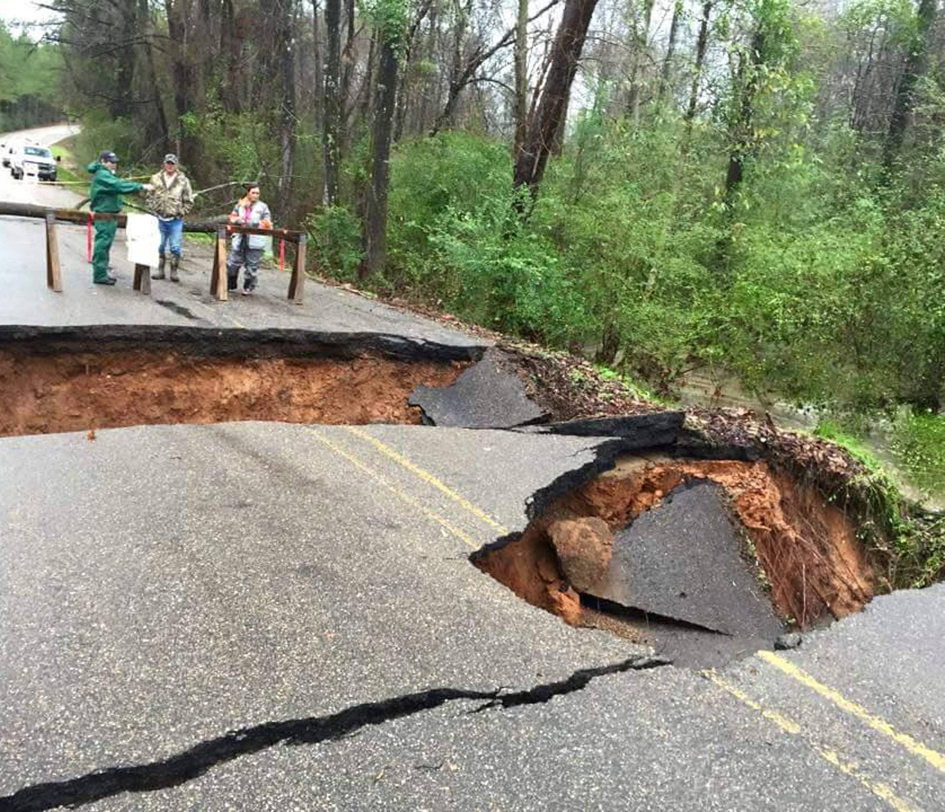 Troje ljudi poginulo u velikim poplavama na jugu SAD-a