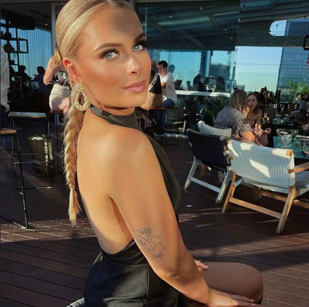 FOTO Zavirite u vruće prizore: Zanosna Australka otkrila sve, traži dečka iz inozemstva...