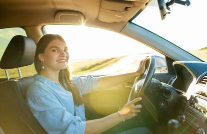 Znate li čemu služi ručka u automobilu? Nije ono što mislite