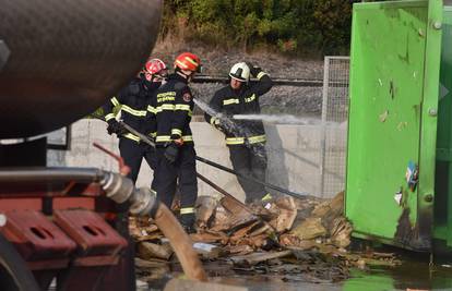 Planuo kontejner za reciklažu papira i kartona u Šibeniku