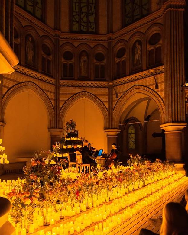 FOTO Koncert s tisuću svijeća: Za sve koji to žele doživjeti, uskoro će biti i u Hrvatskoj