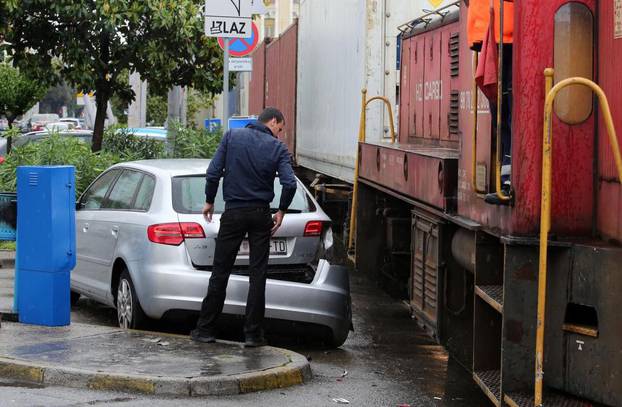 Rijeka: Sudar teretnog vlaka i osobnog vozila na izlazu s parkiraliÅ¡ta PutniÄka obala