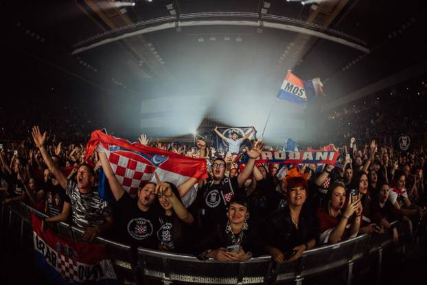 FOTO Pogledajte atmosferu s prvog koncerta Thompsona na prepunim splitskim Gripama