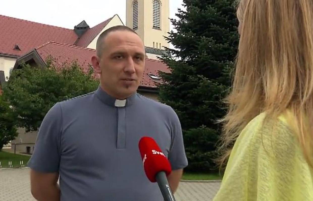 Župnik u panici: Upucava mi se starica, ne znam što da radim