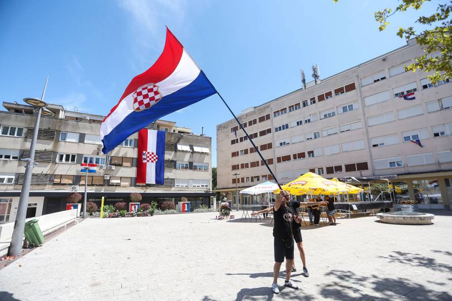 Brojni obožavatelji na ulicama Sinja uoči Thompsonovog koncerta