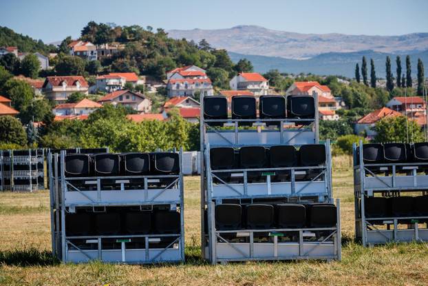 Sinj: Pripreme na Hipodromu za koncert Marka Perkovića Thompsona