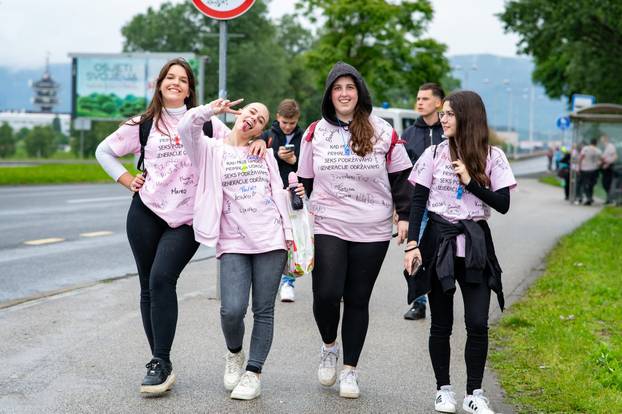 Zagreb: Kiša nije spriječila učenike da proslave kraj školovanja na Bundeku
