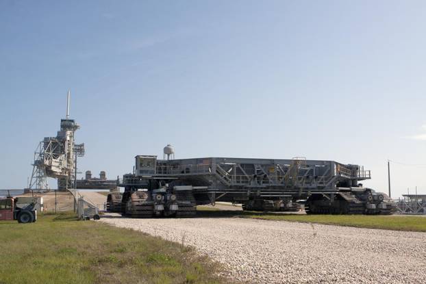Evo kako NASA već 60 godina vozi rakete na pistu: Ovu zvijer zovu crawler transporter