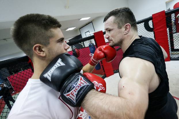 Zagreb: Mladi tenisa? Borna ?ori? odradio trening s Mirkom Filipovi?em