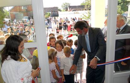 Fuchs u virovitičkom kraju u jednom danu otvorio 4 škole