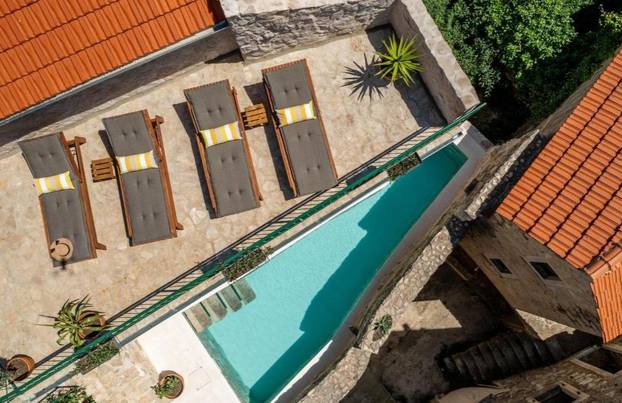 FOTO Dvor Pitve Villas: Mir i autentičnost otoka Hvara u malom dalmatinskom selu