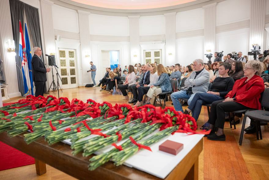 Zagreb: Na Svjetski dan slobode medija HND dodijelio nagrade za najbolje novinarske radove objavljene u 2024. godini