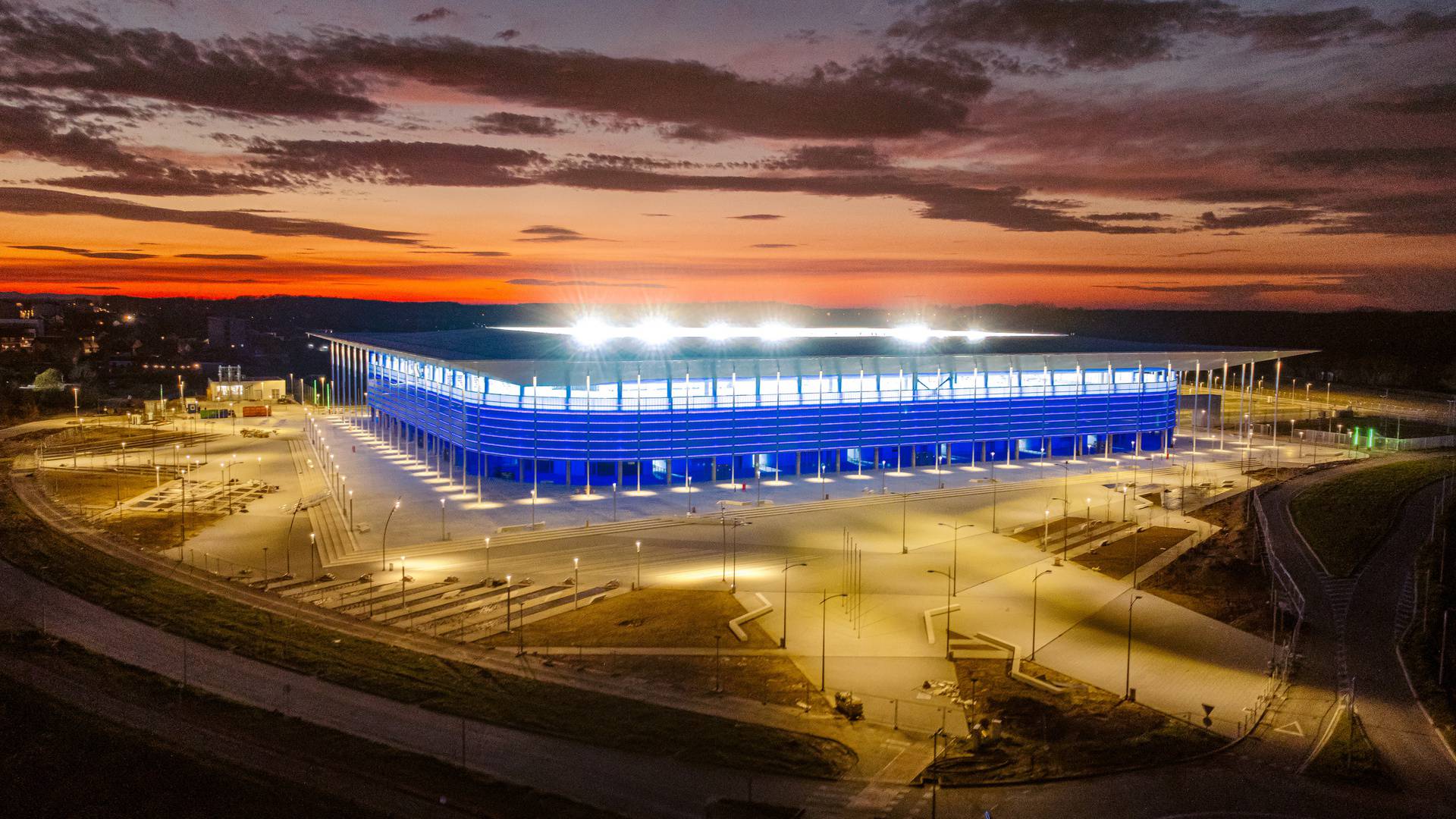 Pogled iz zraka na osvijetljeni novi stadion NK Osijeka